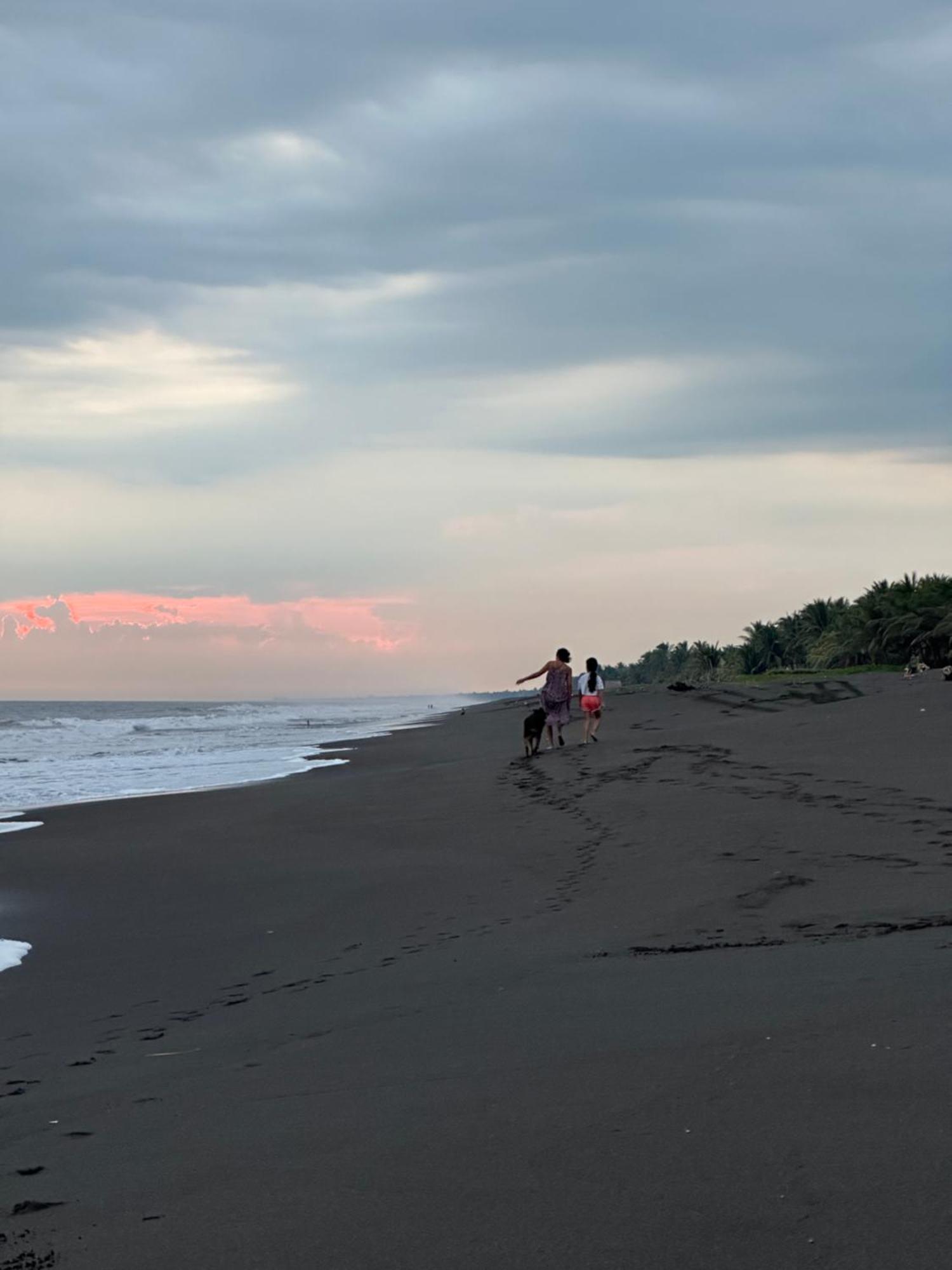 Hotel Atelie Del Mar Monterrico Exteriör bild